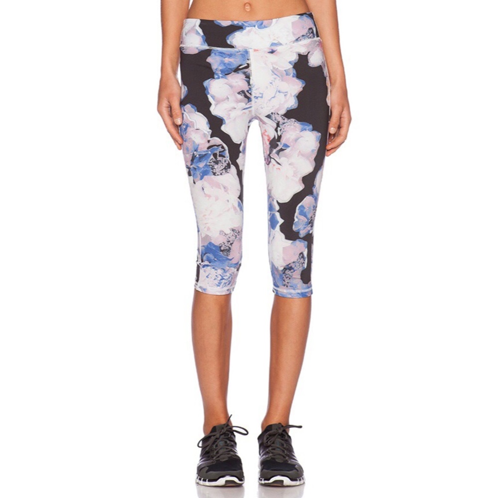 NWT Finders Keepers FIT Floral 3/4 Capri Legging S